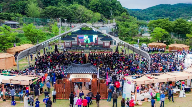 2024 금정산성 축제 안내 : 난장무대, 산성광장, 메인무대, 금정산성에서 축제 : 싸이버거, 남진 , 엄용수, 외줄타기, 남성민, 김지원 어린이, 박서진 등