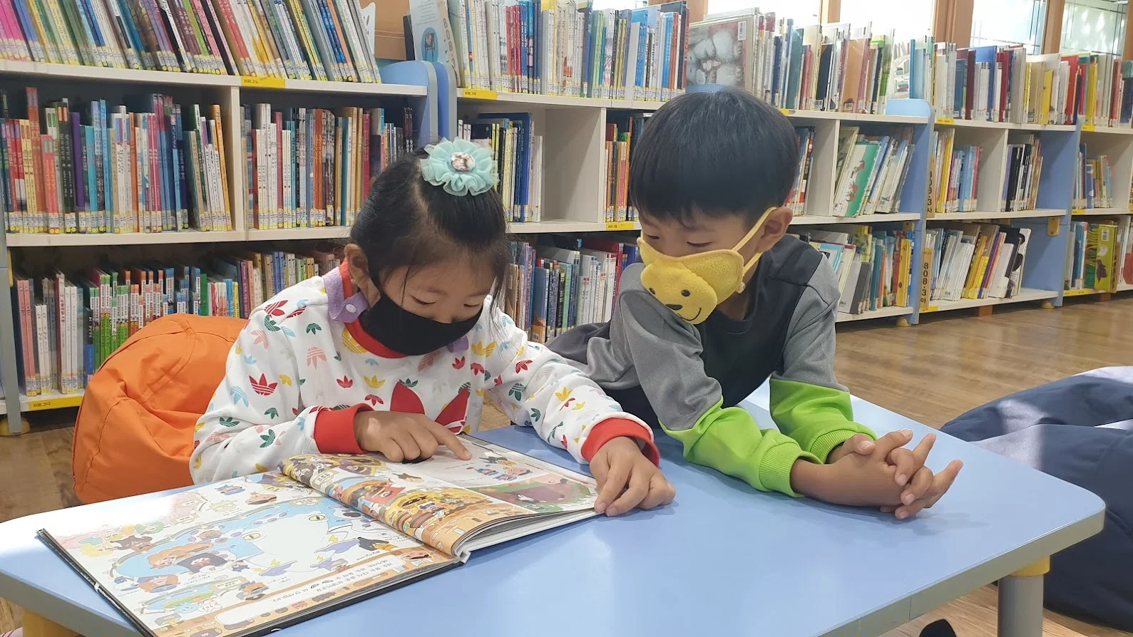 언어 민감한 나이 2세, "책읽기와 읽어주기" 장애극복 효과